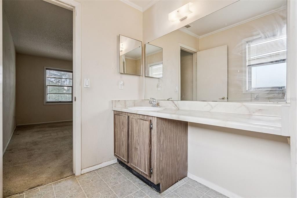 For Sale: $362,999 (4 beds, 3 baths, 1812 Square Feet)