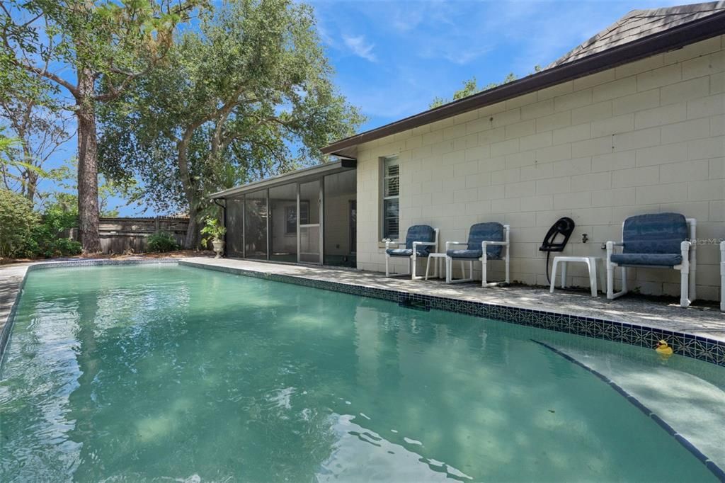 For Sale: $362,999 (4 beds, 3 baths, 1812 Square Feet)