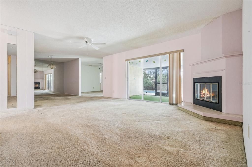 For Sale: $362,999 (4 beds, 3 baths, 1812 Square Feet)