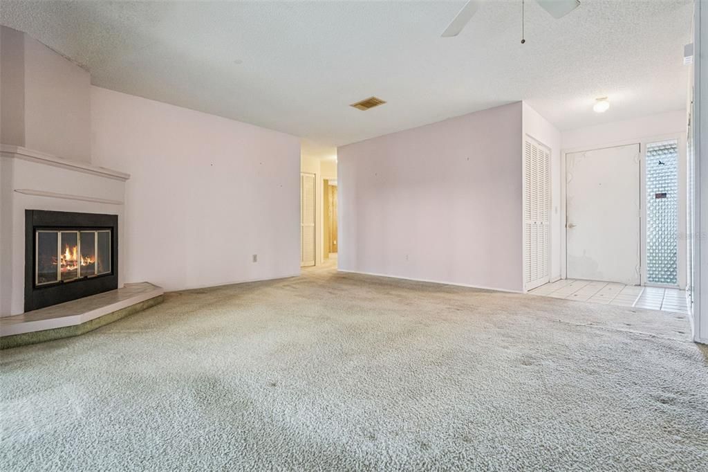 For Sale: $362,999 (4 beds, 3 baths, 1812 Square Feet)