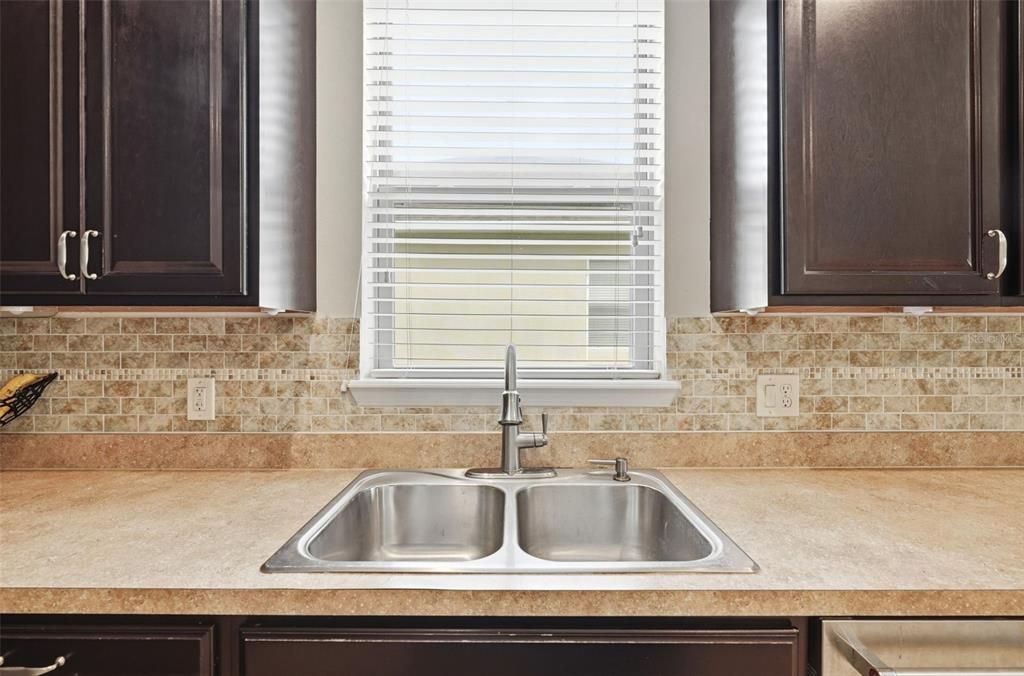 En Venta: $399,900 (3 camas, 2 baños, 2164 Pies cuadrados)