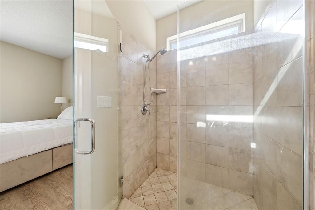 En Venta: $399,900 (3 camas, 2 baños, 2164 Pies cuadrados)