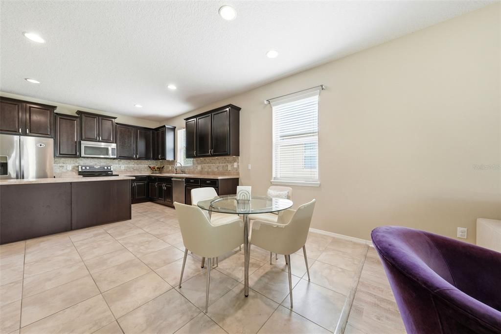 En Venta: $399,900 (3 camas, 2 baños, 2164 Pies cuadrados)