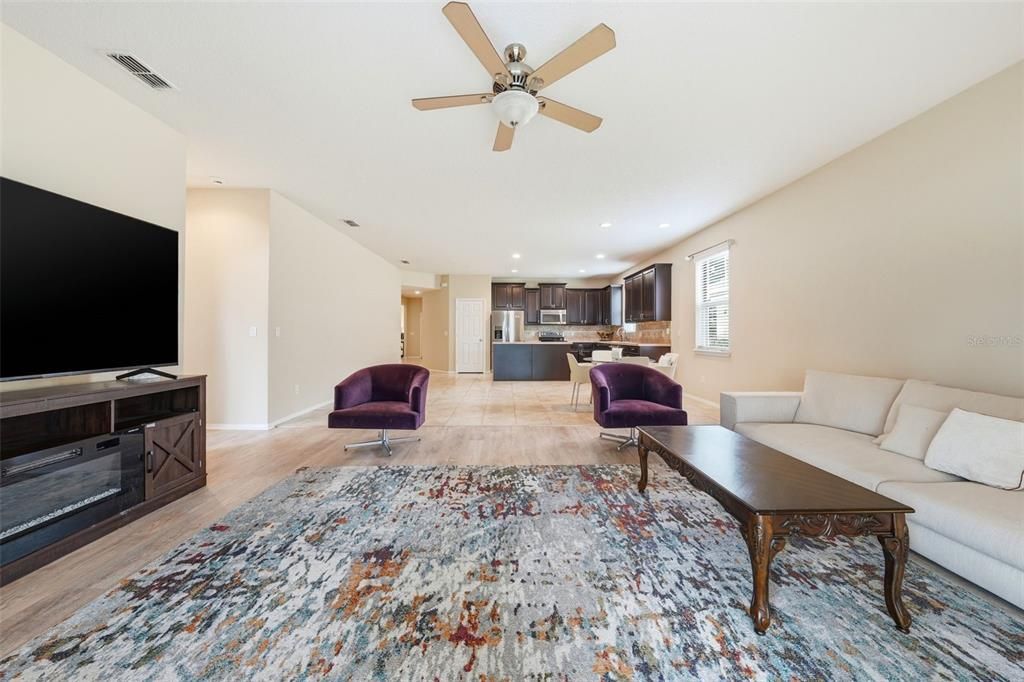 En Venta: $399,900 (3 camas, 2 baños, 2164 Pies cuadrados)