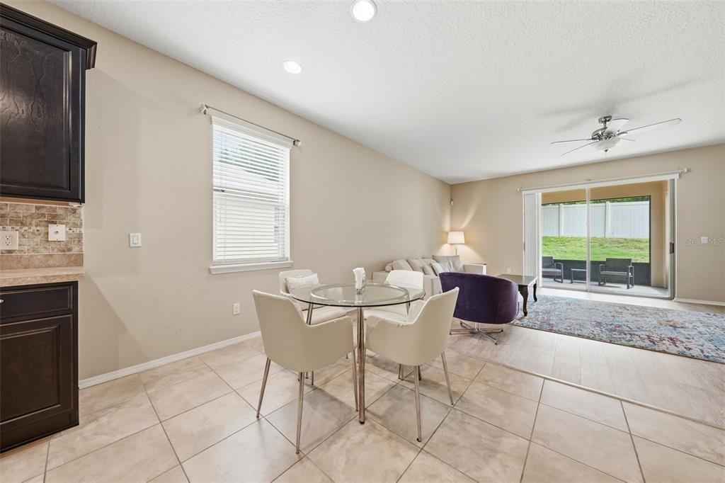 En Venta: $399,900 (3 camas, 2 baños, 2164 Pies cuadrados)