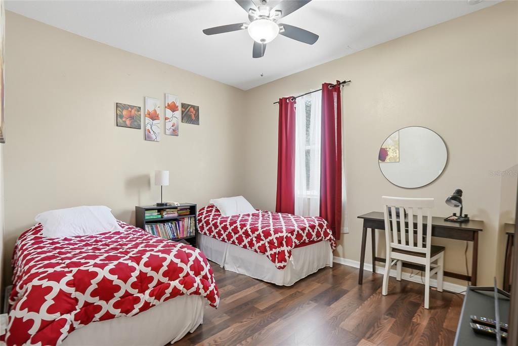 En Venta: $349,999 (4 camas, 2 baños, 2020 Pies cuadrados)