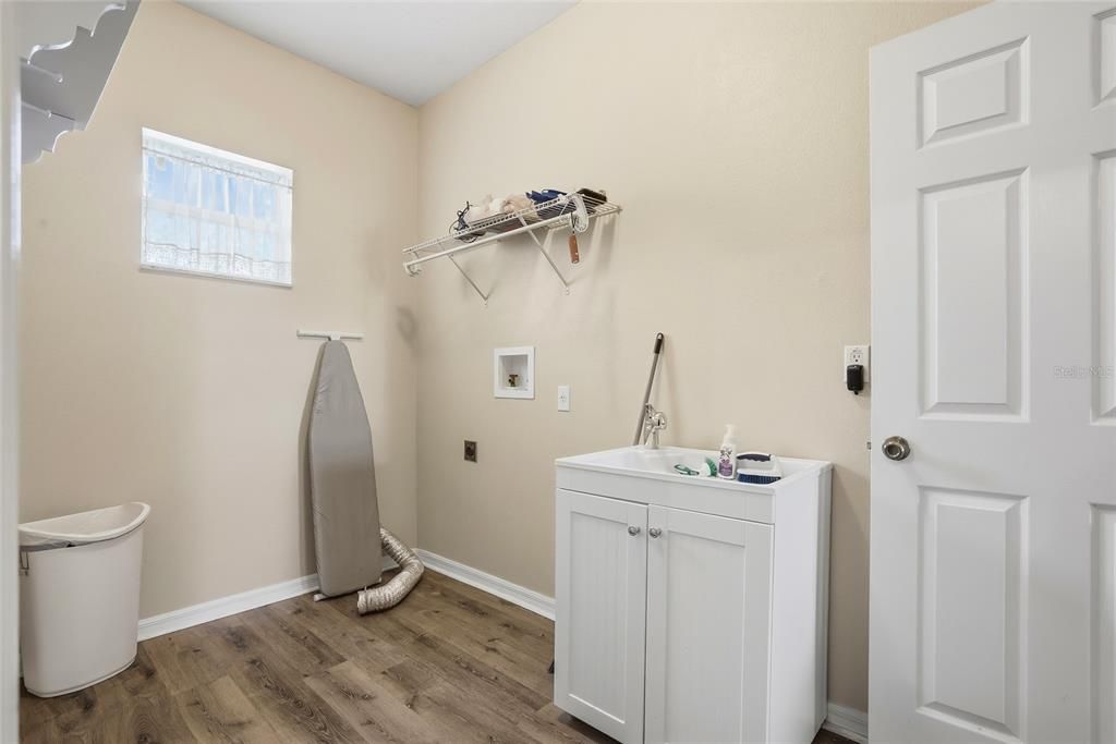 En Venta: $349,999 (4 camas, 2 baños, 2020 Pies cuadrados)