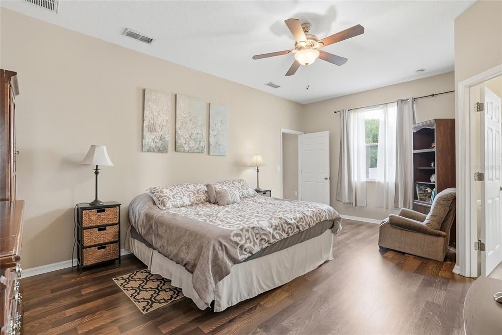 En Venta: $349,999 (4 camas, 2 baños, 2020 Pies cuadrados)