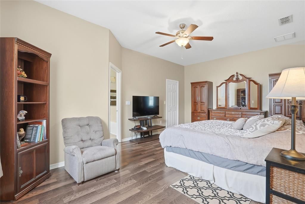 En Venta: $349,999 (4 camas, 2 baños, 2020 Pies cuadrados)