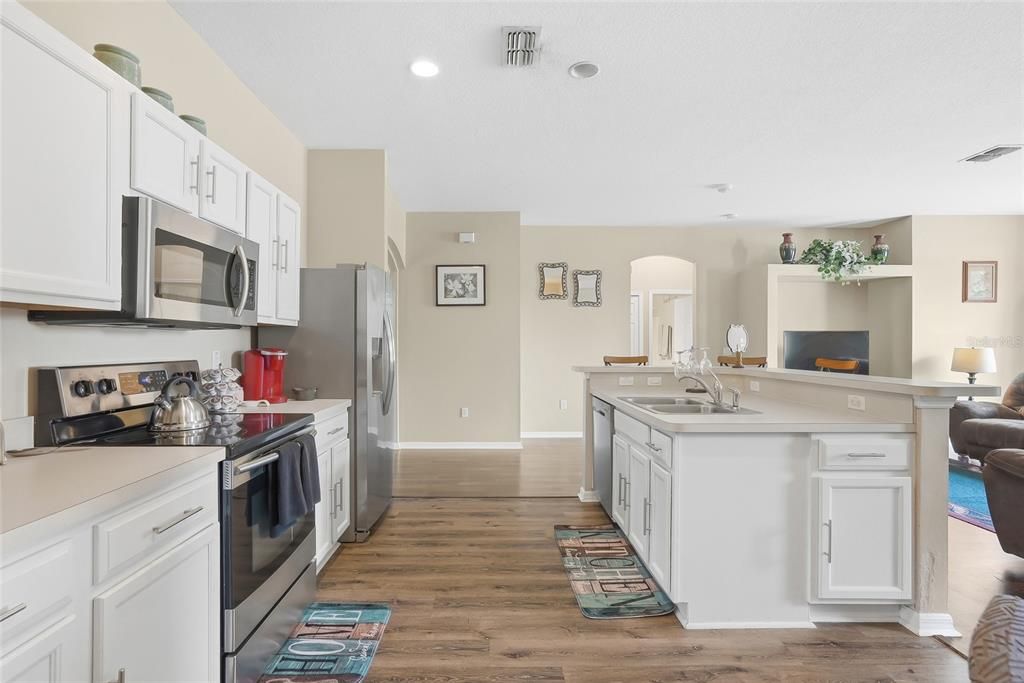 En Venta: $349,999 (4 camas, 2 baños, 2020 Pies cuadrados)
