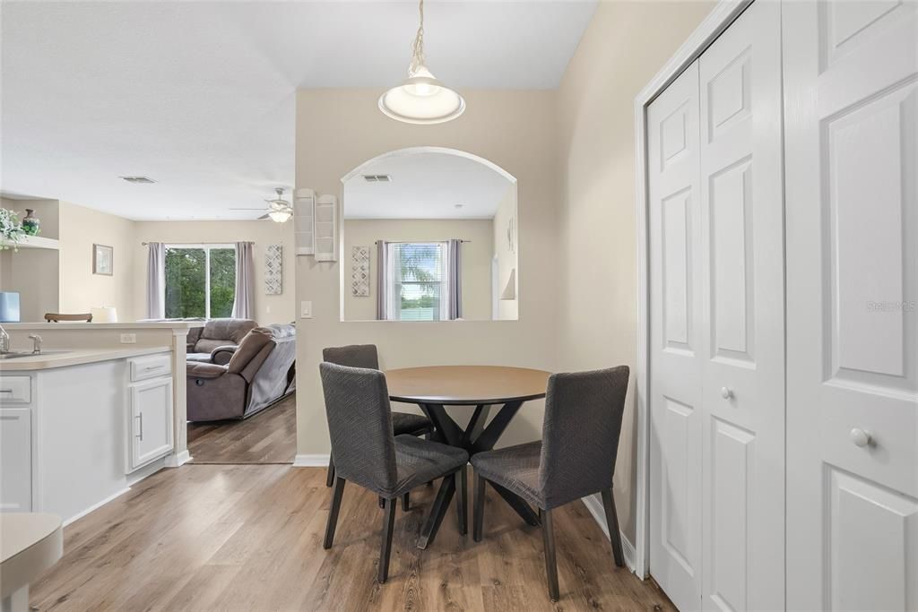 En Venta: $349,999 (4 camas, 2 baños, 2020 Pies cuadrados)