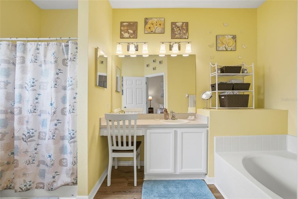 En Venta: $349,999 (4 camas, 2 baños, 2020 Pies cuadrados)