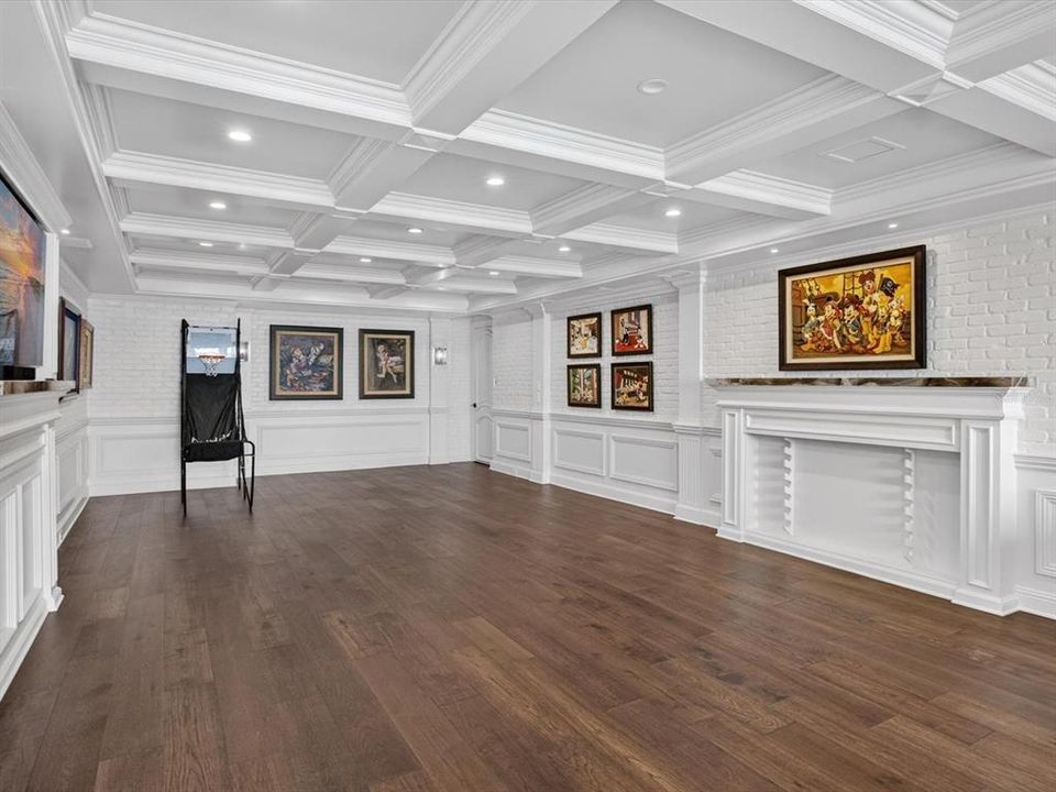 For Sale: $13,900,000 (6 beds, 7 baths, 11100 Square Feet)