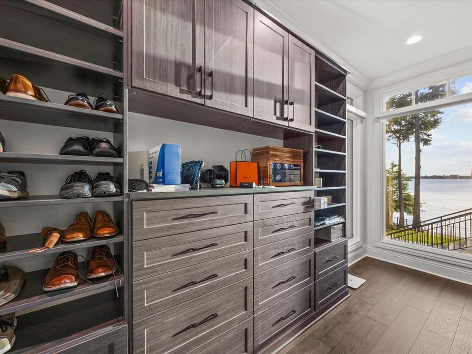For Sale: $13,900,000 (6 beds, 7 baths, 11100 Square Feet)
