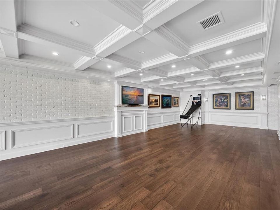 For Sale: $13,900,000 (6 beds, 7 baths, 11100 Square Feet)