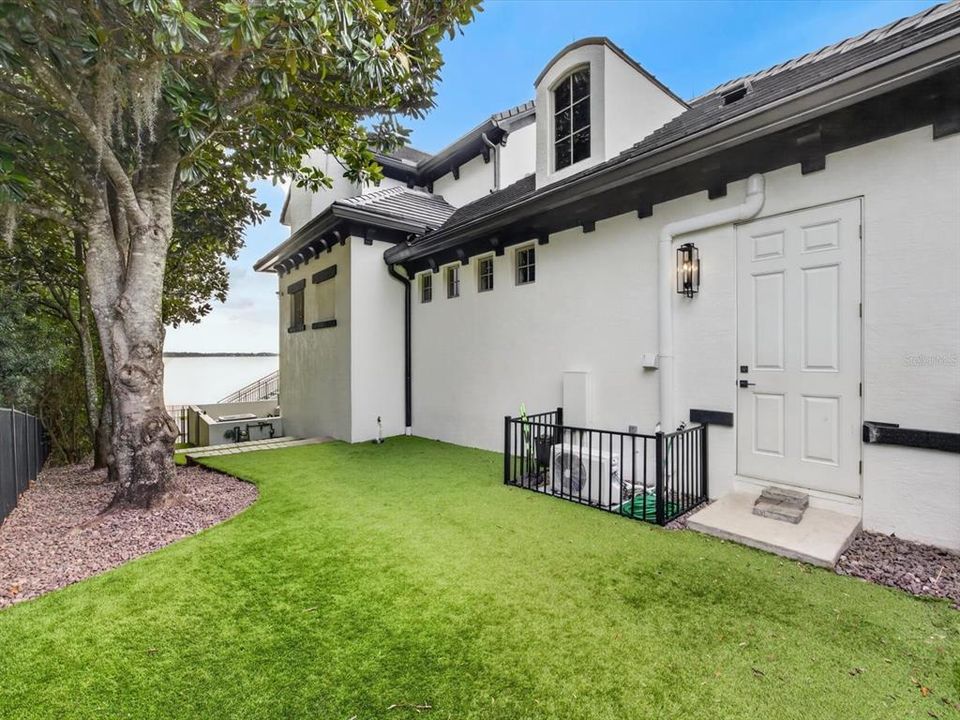 For Sale: $13,900,000 (6 beds, 7 baths, 11100 Square Feet)