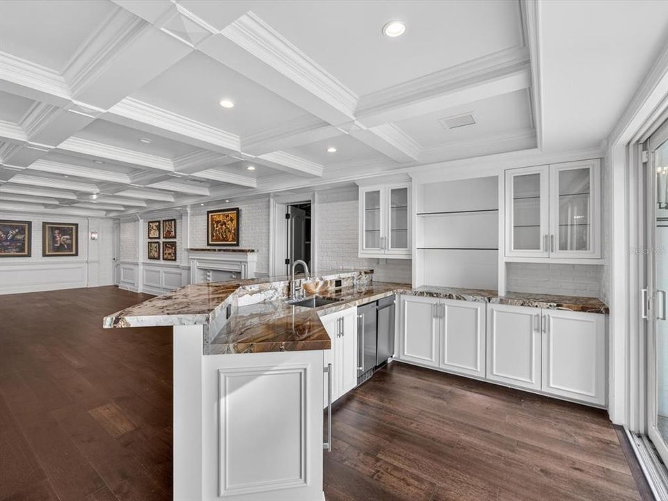 For Sale: $13,900,000 (6 beds, 7 baths, 11100 Square Feet)