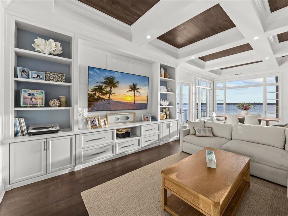 For Sale: $13,900,000 (6 beds, 7 baths, 11100 Square Feet)