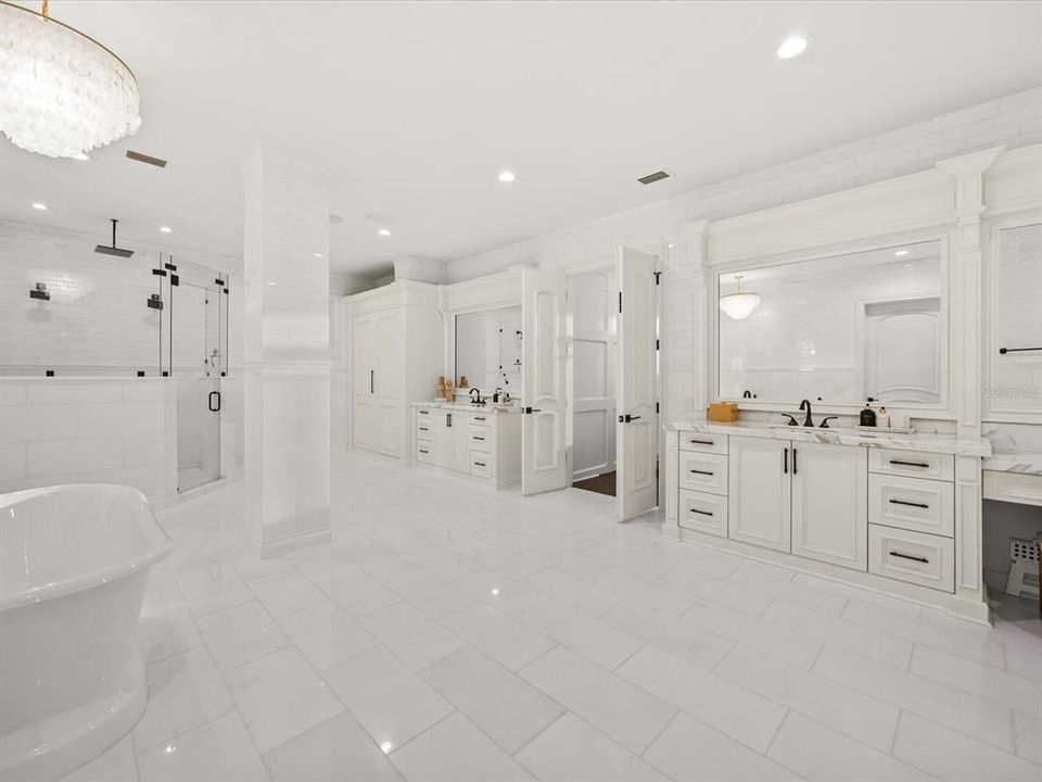 For Sale: $13,900,000 (6 beds, 7 baths, 11100 Square Feet)