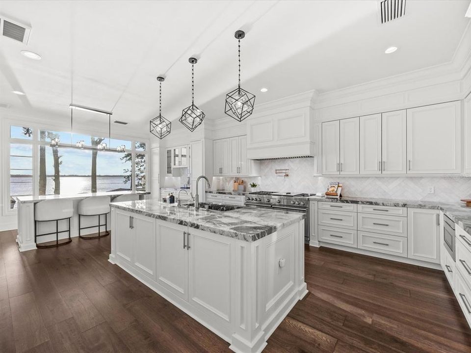 For Sale: $13,900,000 (6 beds, 7 baths, 11100 Square Feet)