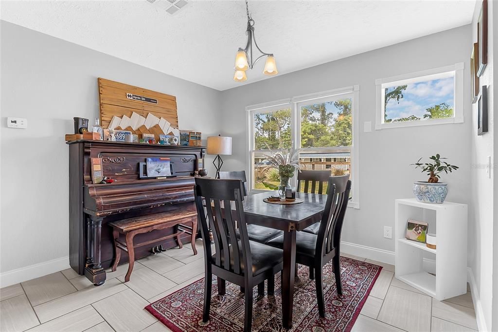 For Sale: $274,000 (3 beds, 1 baths, 1251 Square Feet)