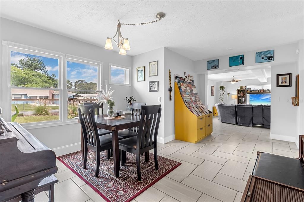 For Sale: $274,000 (3 beds, 1 baths, 1251 Square Feet)