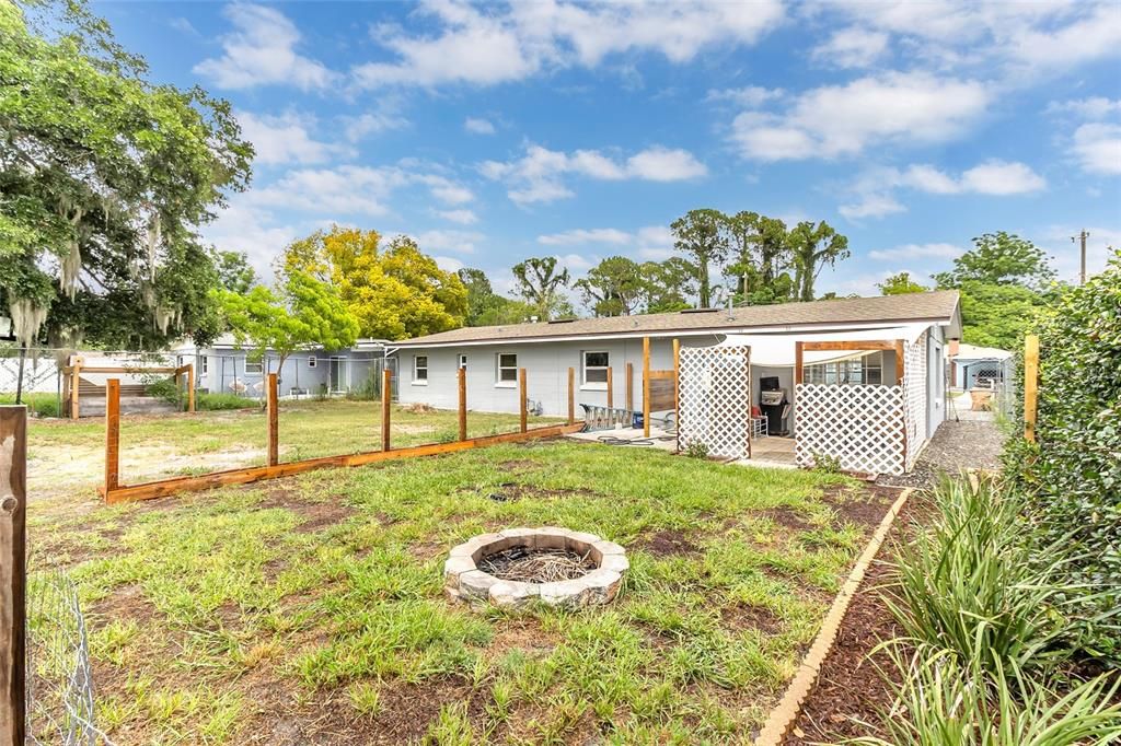For Sale: $274,000 (3 beds, 1 baths, 1251 Square Feet)
