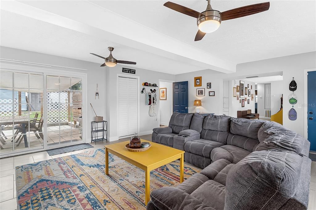 For Sale: $274,000 (3 beds, 1 baths, 1251 Square Feet)