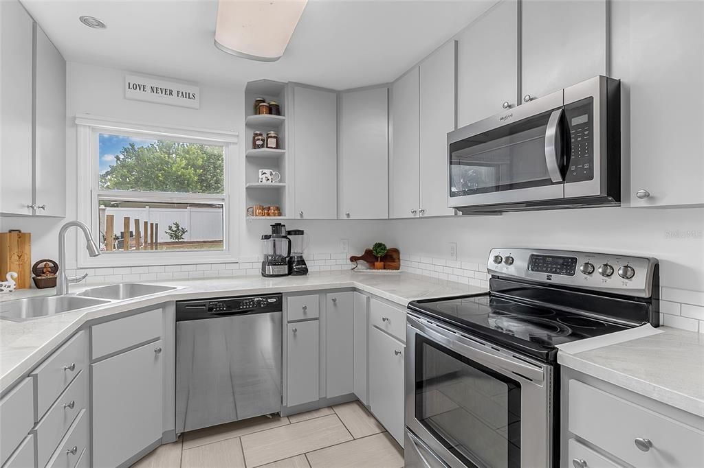 For Sale: $274,000 (3 beds, 1 baths, 1251 Square Feet)