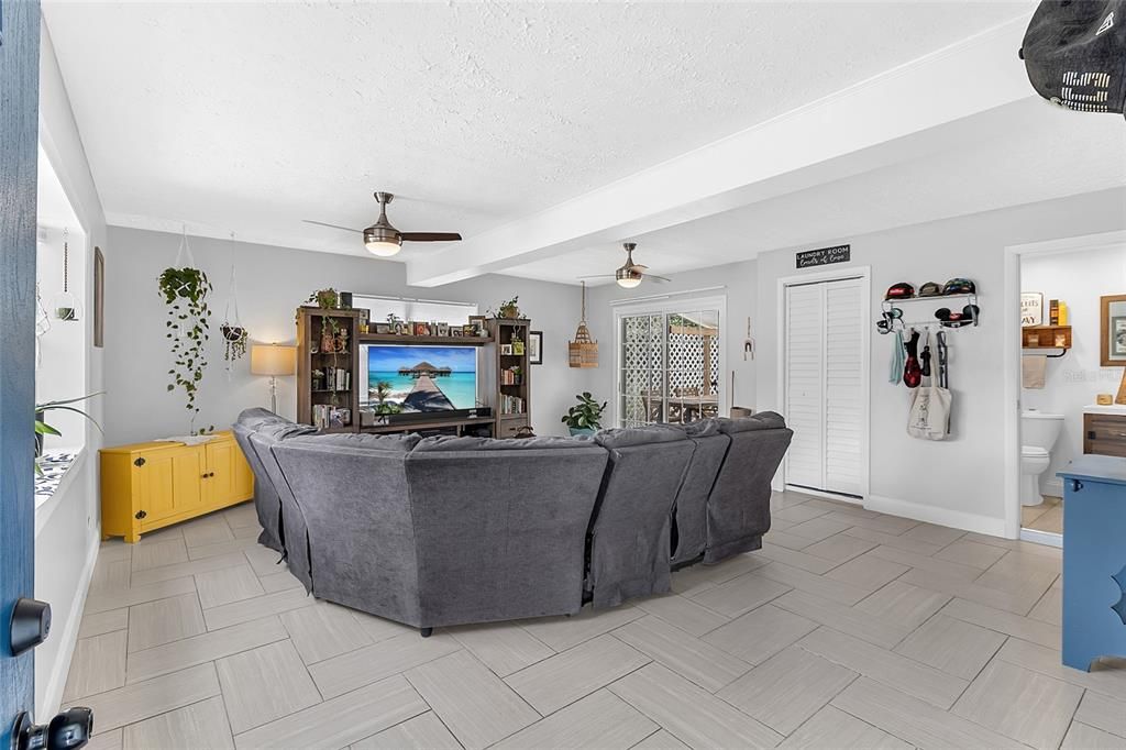 For Sale: $274,000 (3 beds, 1 baths, 1251 Square Feet)