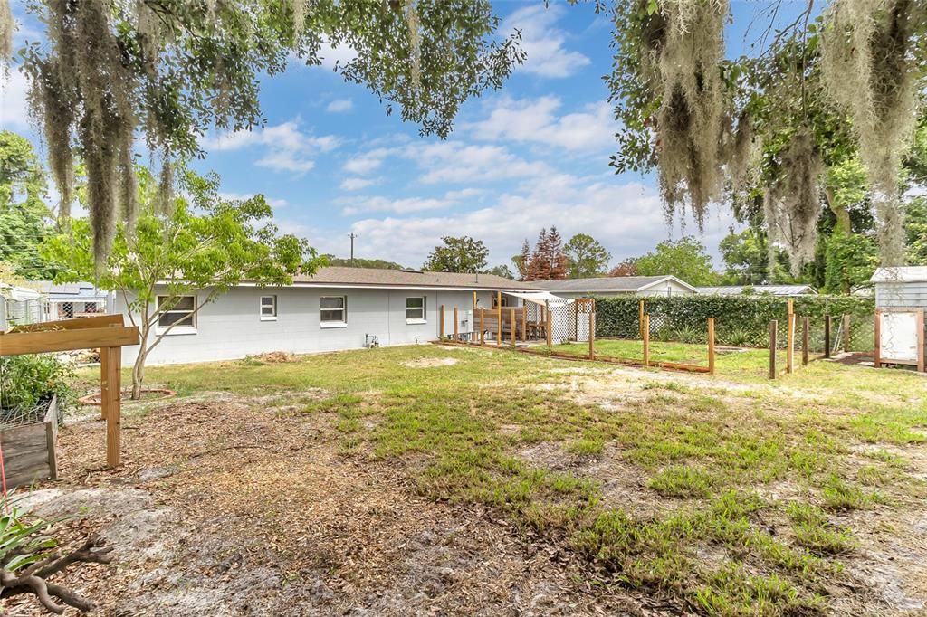 For Sale: $274,000 (3 beds, 1 baths, 1251 Square Feet)