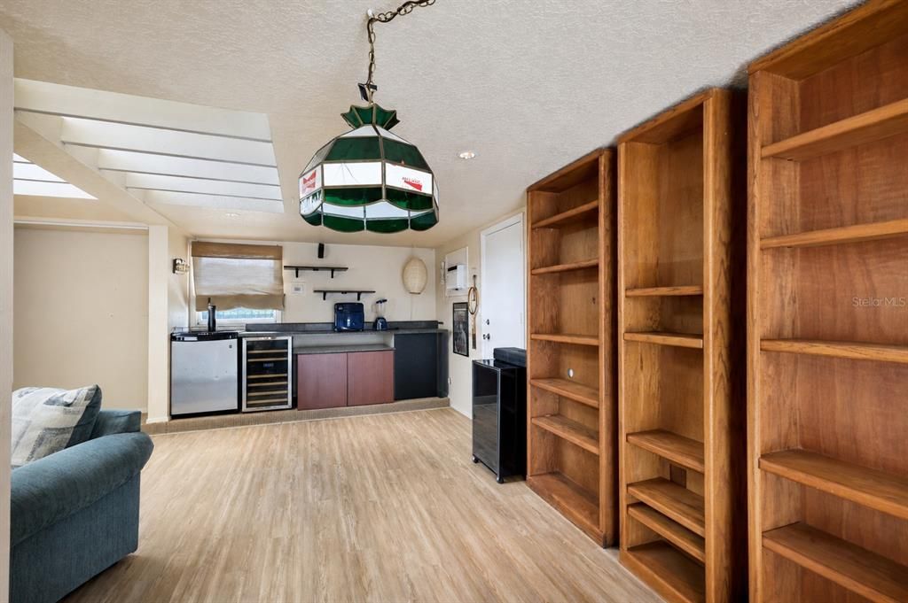 For Sale: $699,000 (2 beds, 2 baths, 2702 Square Feet)