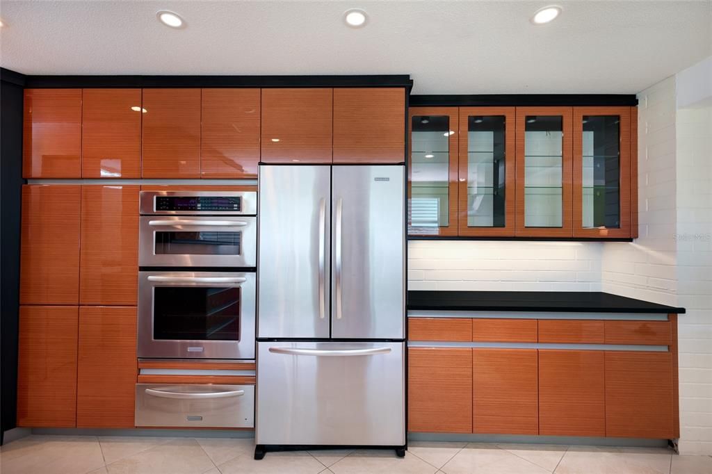 For Sale: $699,000 (2 beds, 2 baths, 2702 Square Feet)