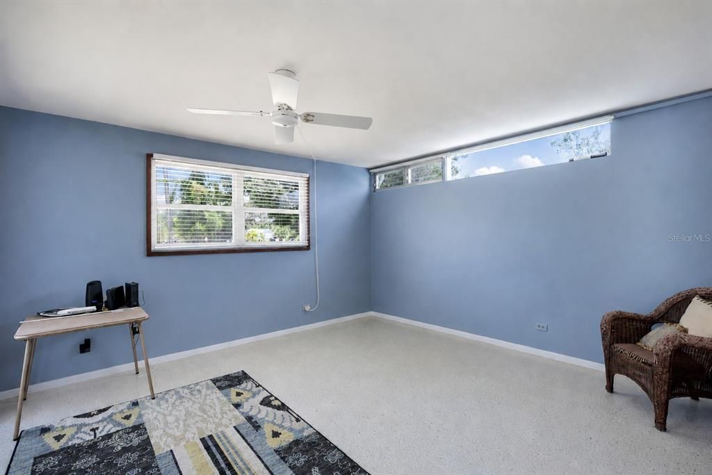 For Sale: $699,000 (2 beds, 2 baths, 2702 Square Feet)