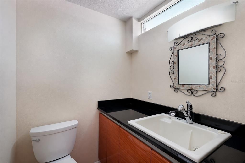 For Sale: $699,000 (2 beds, 2 baths, 2702 Square Feet)