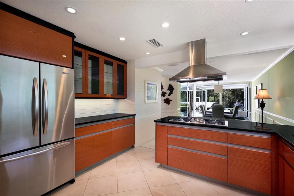 For Sale: $699,000 (2 beds, 2 baths, 2702 Square Feet)
