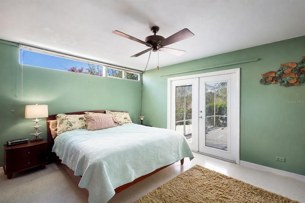 For Sale: $699,000 (2 beds, 2 baths, 2702 Square Feet)
