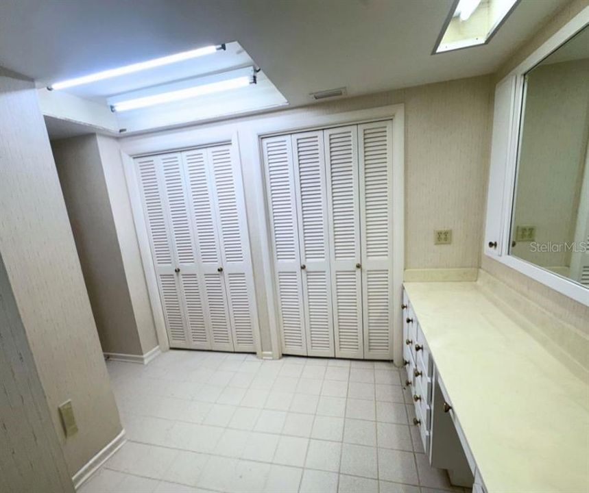 For Rent: $1,200 (4 beds, 3 baths, 4089 Square Feet)