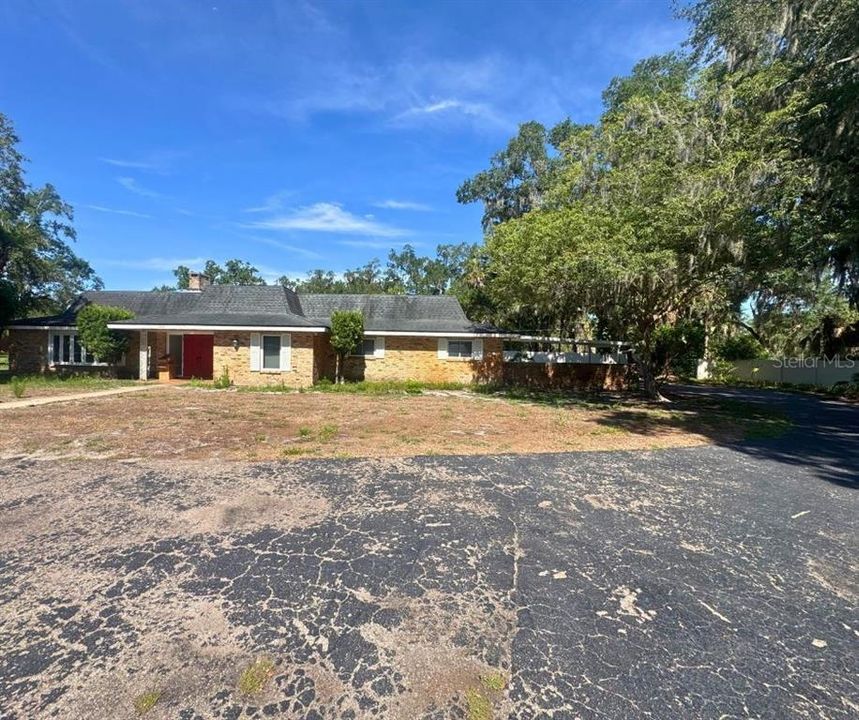 For Rent: $1,200 (4 beds, 3 baths, 4089 Square Feet)
