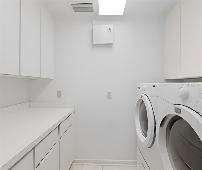 For Rent: $1,200 (4 beds, 3 baths, 4089 Square Feet)