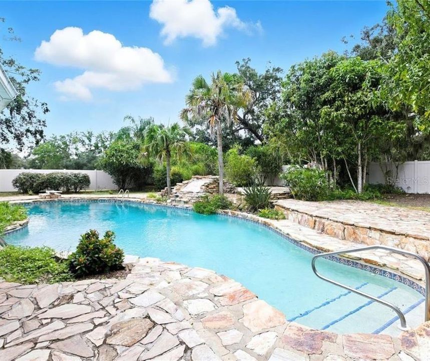 For Rent: $1,200 (4 beds, 3 baths, 4089 Square Feet)