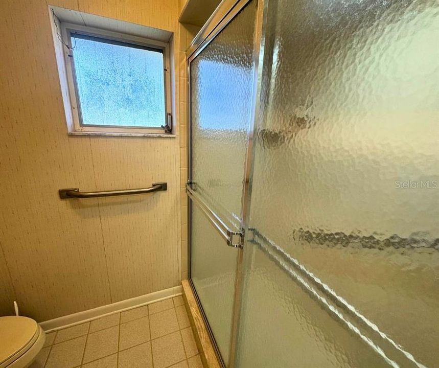 For Rent: $1,200 (4 beds, 3 baths, 4089 Square Feet)