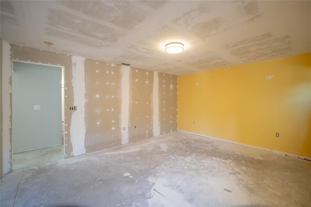 For Sale: $500,000 (4 beds, 2 baths, 2725 Square Feet)