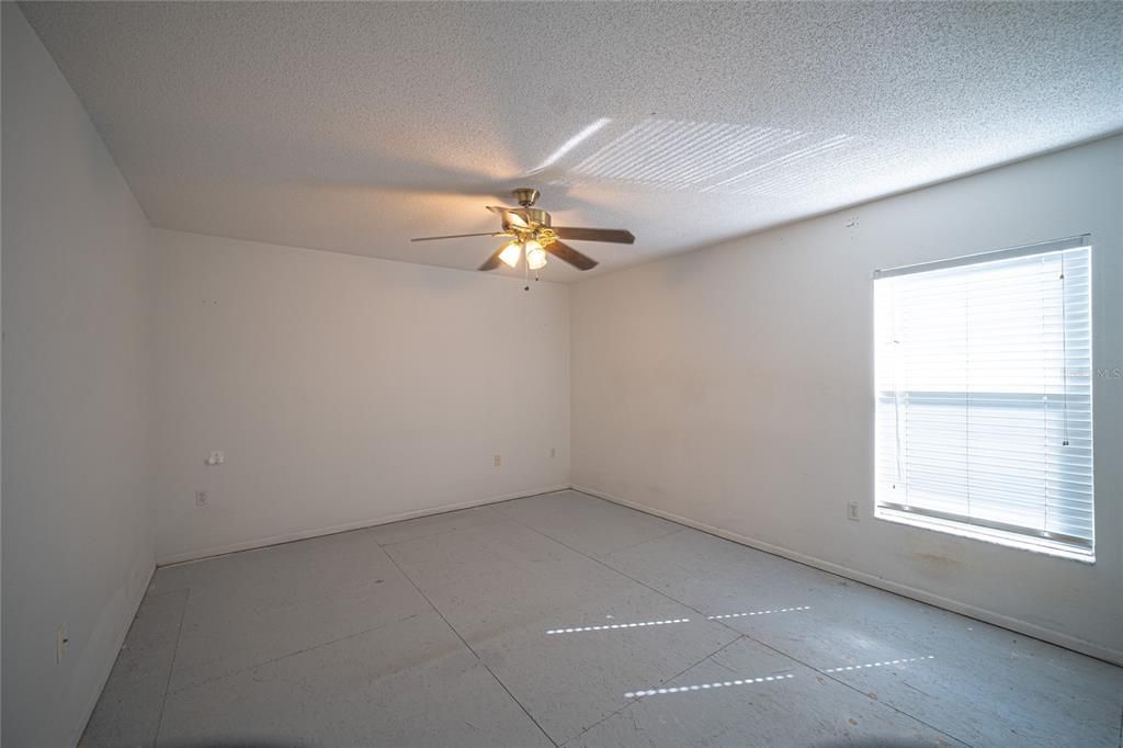 For Sale: $500,000 (4 beds, 2 baths, 2725 Square Feet)