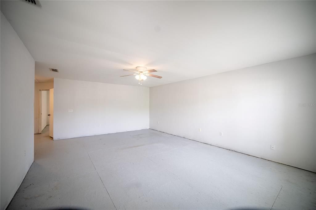 For Sale: $500,000 (4 beds, 2 baths, 2725 Square Feet)