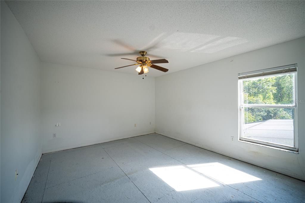 For Sale: $500,000 (4 beds, 2 baths, 2725 Square Feet)