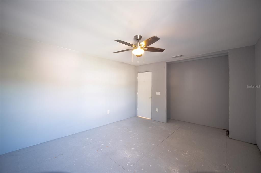 For Sale: $500,000 (4 beds, 2 baths, 2725 Square Feet)
