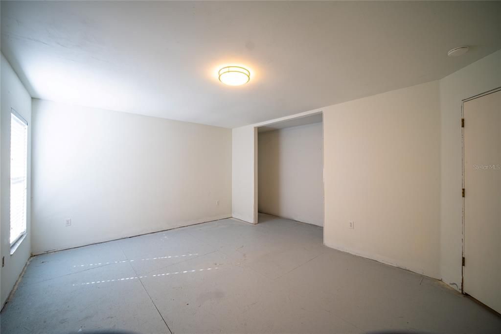 For Sale: $500,000 (4 beds, 2 baths, 2725 Square Feet)