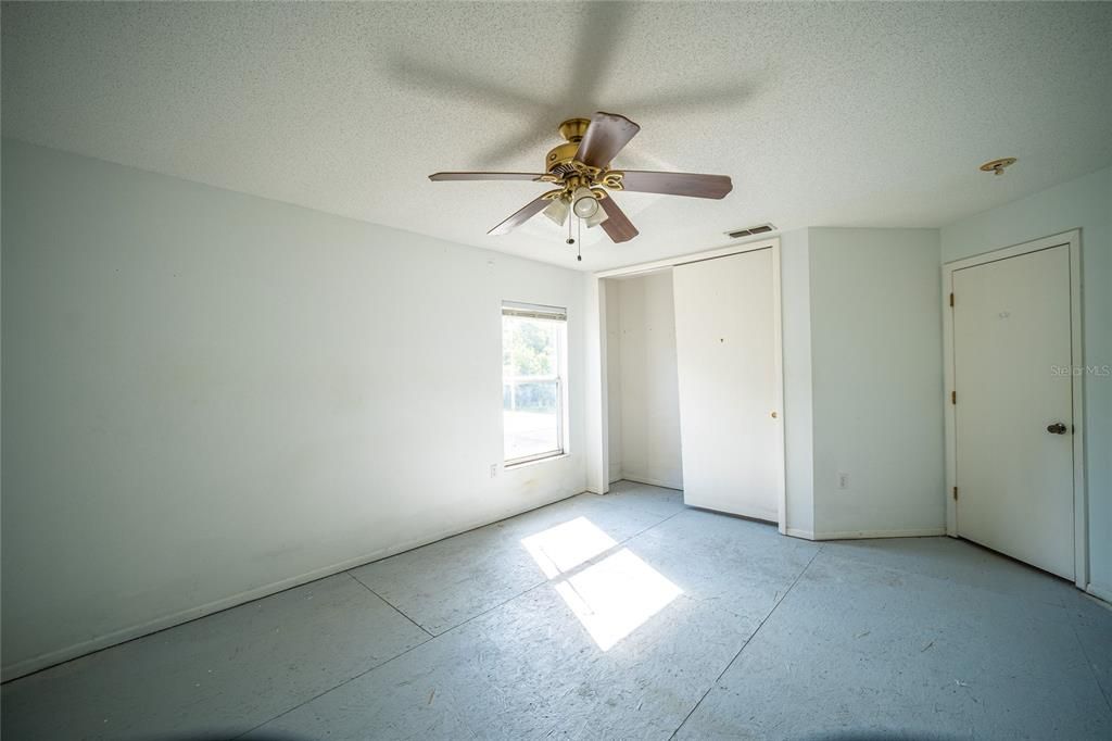 For Sale: $500,000 (4 beds, 2 baths, 2725 Square Feet)