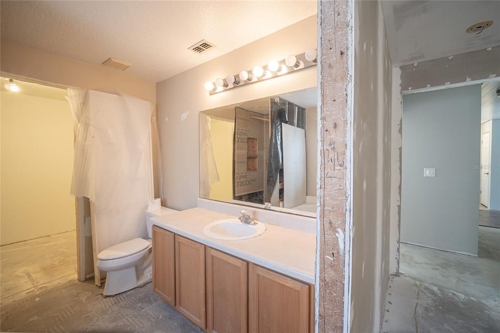For Sale: $500,000 (4 beds, 2 baths, 2725 Square Feet)
